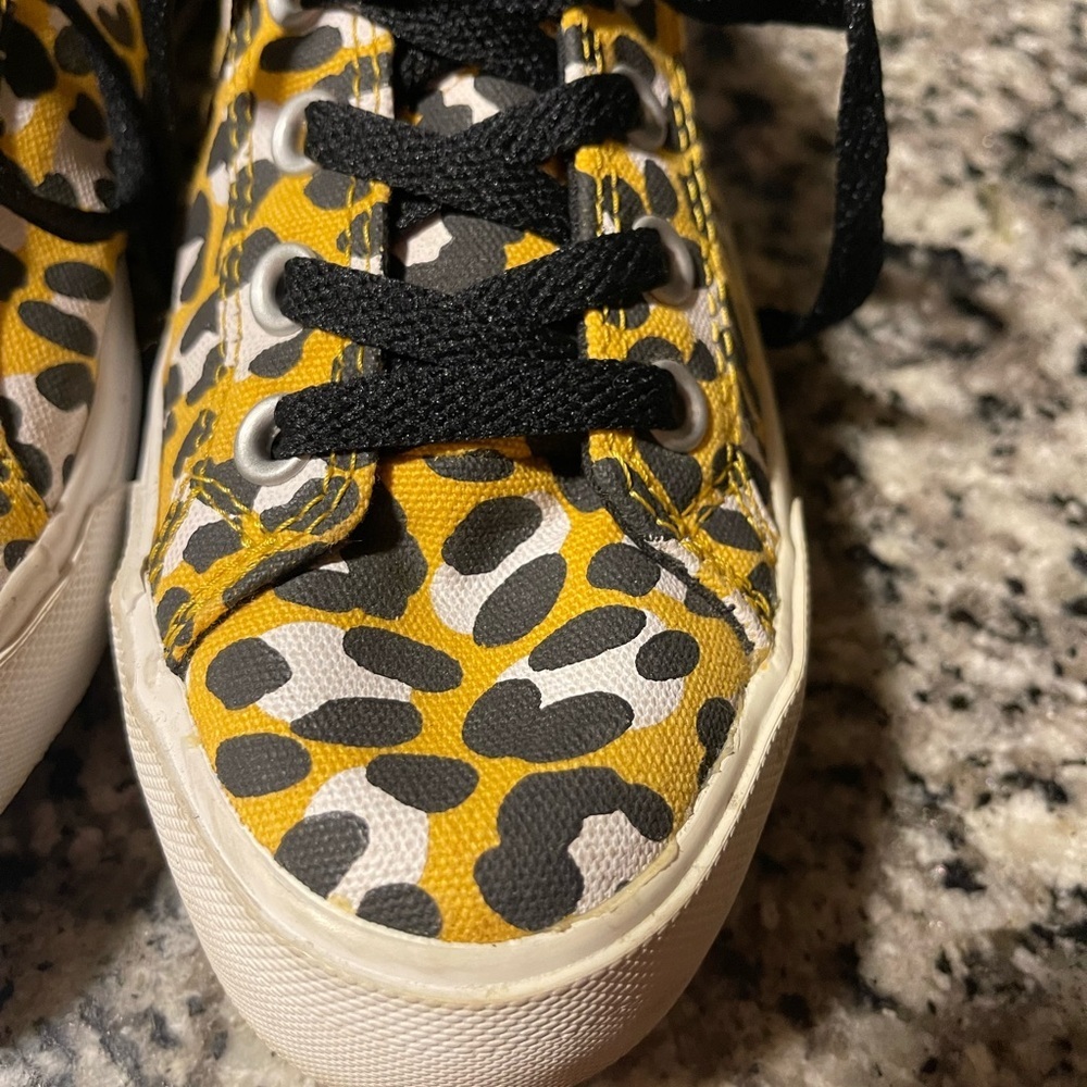 Converse Sneakers Vintage in Yellow and Black Leopard Print - Picture 3 of 10